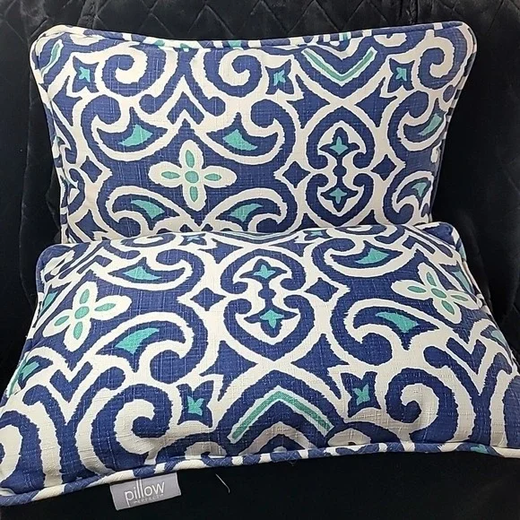 Pillow‎ Perfect Indoor Outdoor Lumbar Pillows x2 Blue Teal White 12x19 - Picture 2 of 10